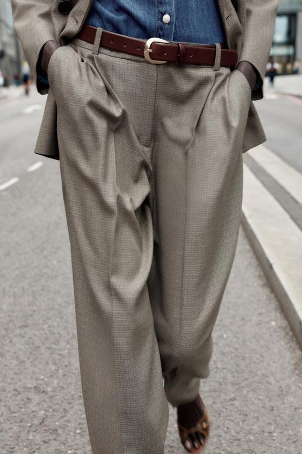 ZARA ШИРОКИЕ БРЮКИ С ЗАЩИПАМИ, ПЕСОЧНЫЙ / ЧЕРНЫЙ