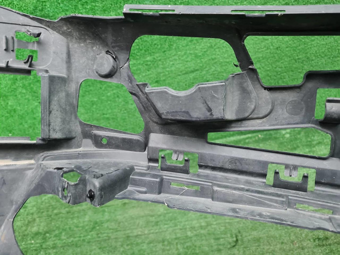 Кронштейн переднего бампера BMW 5er G30 (17-20)