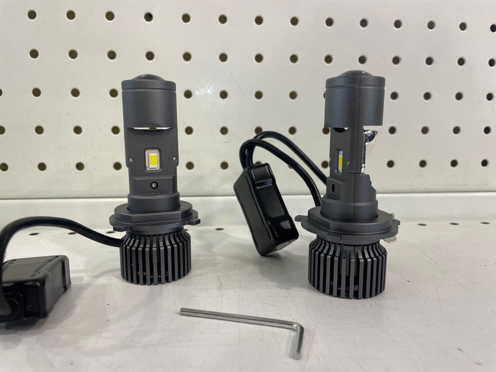 H4 / Комплект светодиодных ламп LED Super Bright (2 шт./ комплект)