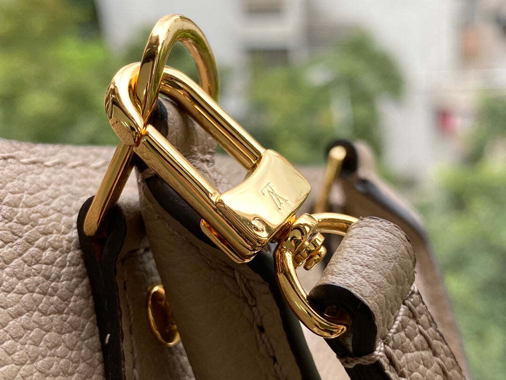 Louis Vuitton Petit Sac Plat