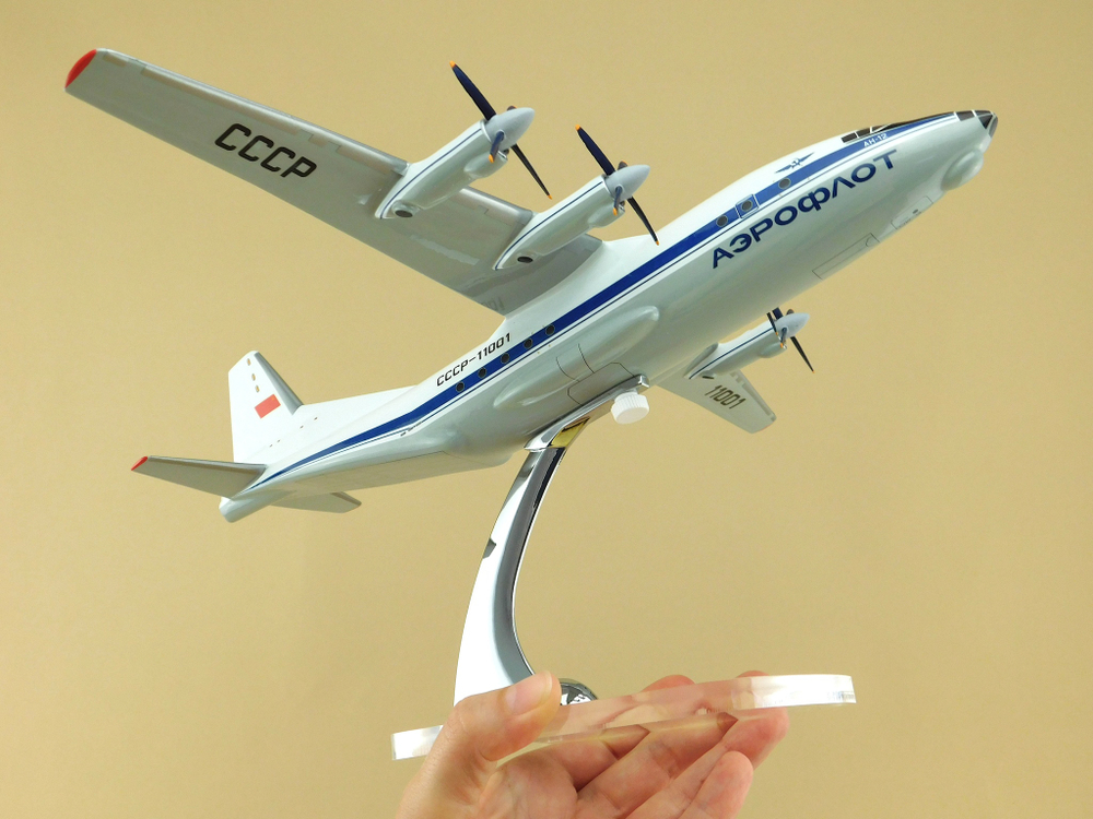 Модель самолета Ан-12 (М1:100, Аэрофлот СССР-11001)