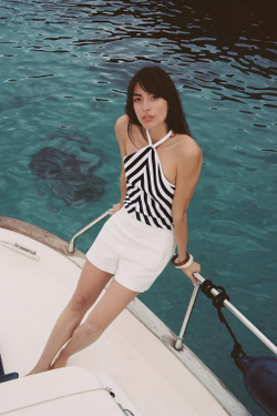 ZARA ТОП В ПОЛОСКУ С ГОРЛОВИНОЙ ХАЛТЕР, БЕЛЫЙ/МОРСКОЙ-СИНИЙ