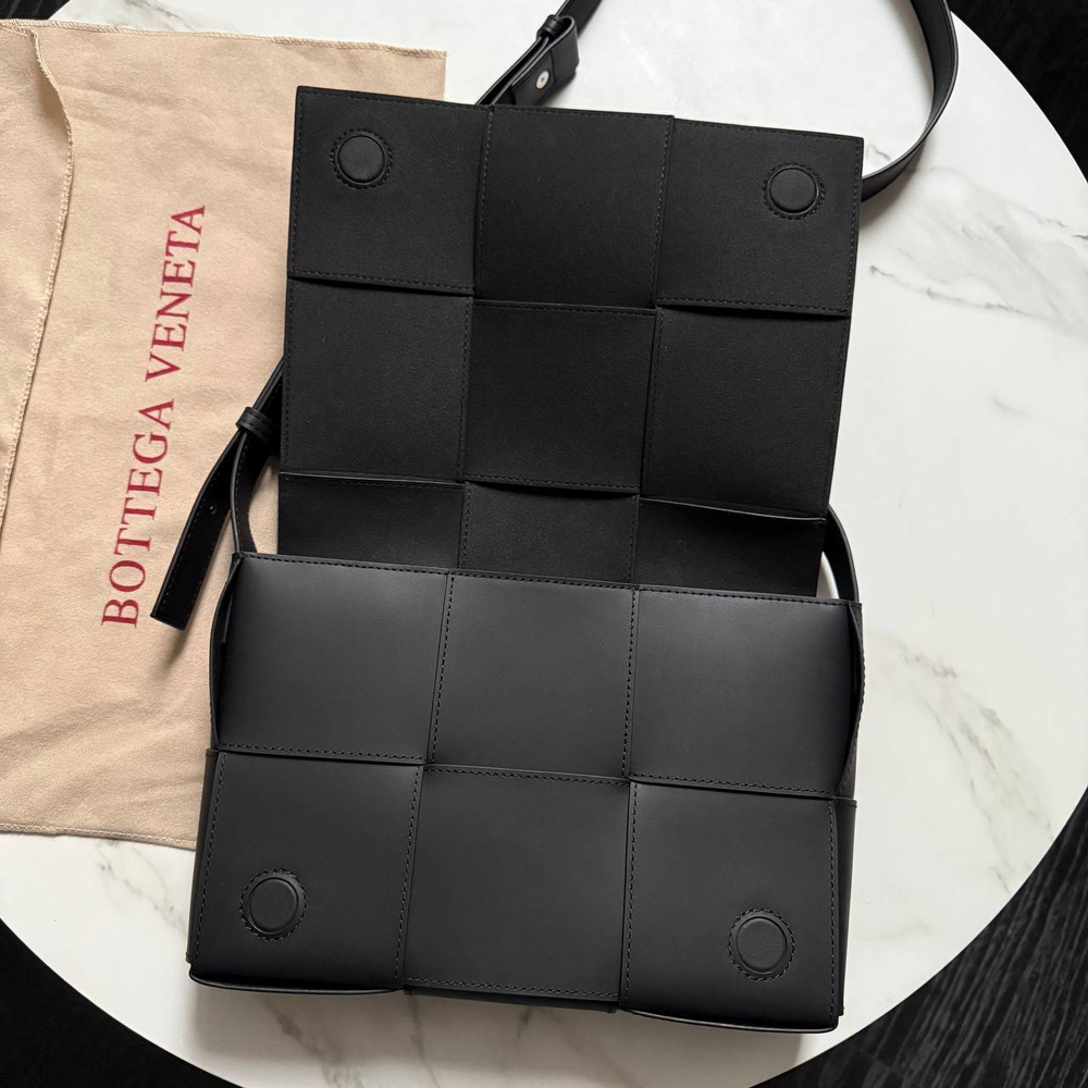 Сумка-мессенджер Bottega Veneta