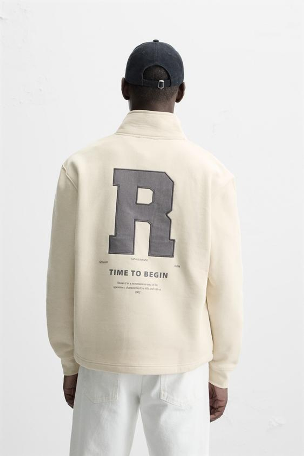 ZARA ТОЛСТОВКА С ВЫШИВКОЙ И ВОРОТНИКОМ НА МОЛНИИ, СВЕТЛО-БЕЖЕВЫЙ