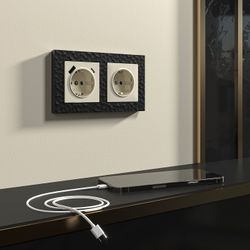 Розетка с заземлением и со шторками и 2хUSB, без рамки Werkel слоновая кость W1171703