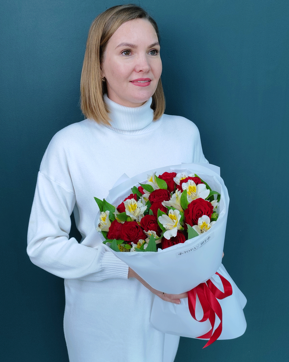 Букет из красной розы и альстромерии(00459)