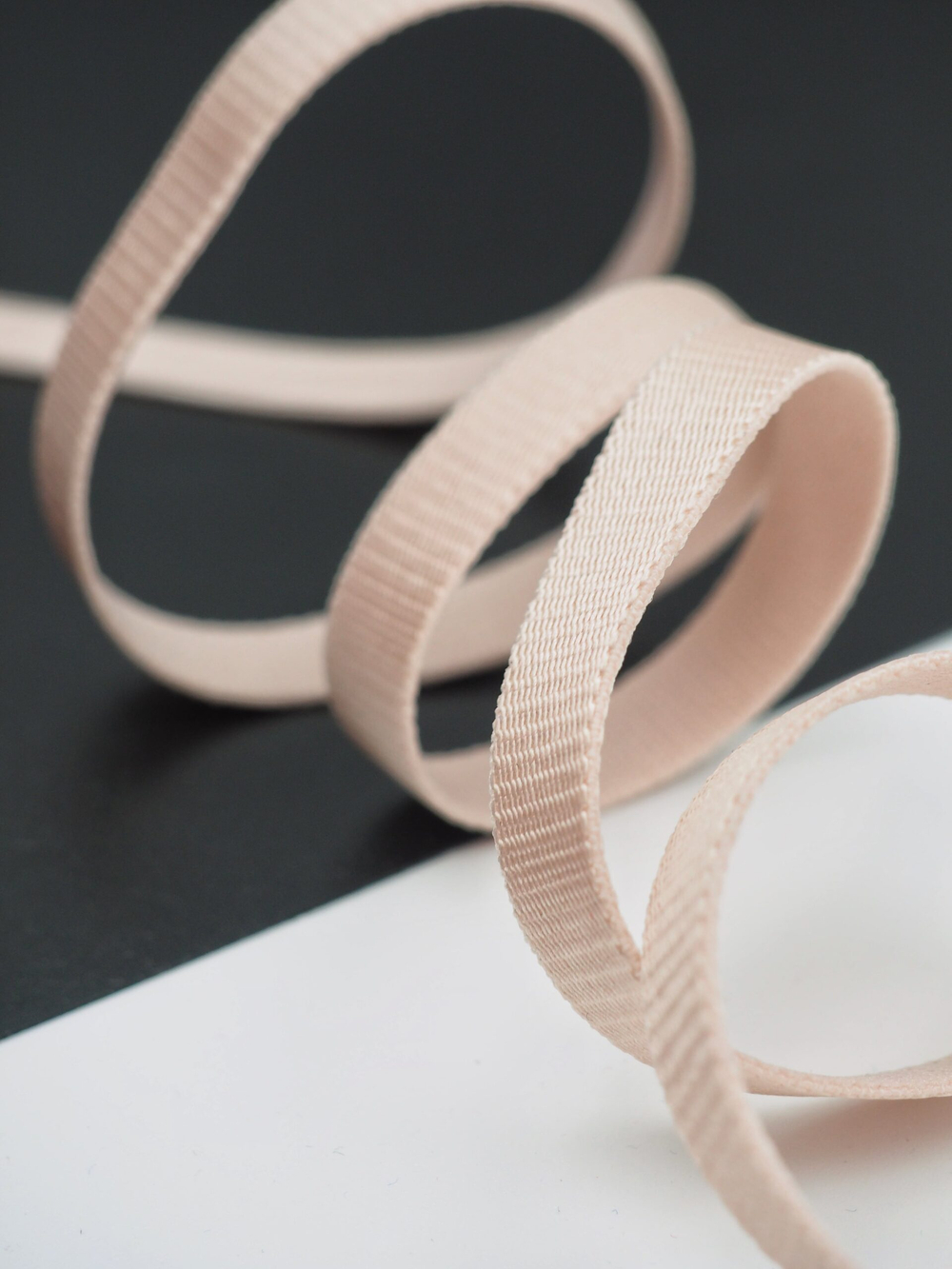 Резинка бретелечная серебристый пион глянцевая ширина 10 мм Lauma (Латвия)