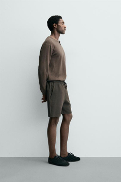 ZARA ШОРТЫ КОМФОРТНОЙ ПОСАДКИ ИЗ РЕЛЬЕФНОЙ ТКАНИ, ТЕМНО-КОРИЧНЕВЫЙ