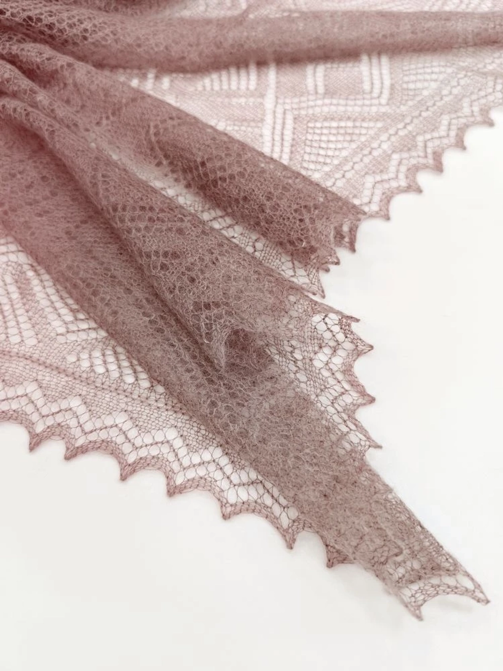 Оренбургский пуховый платок-паутинка А100-06 магнолия