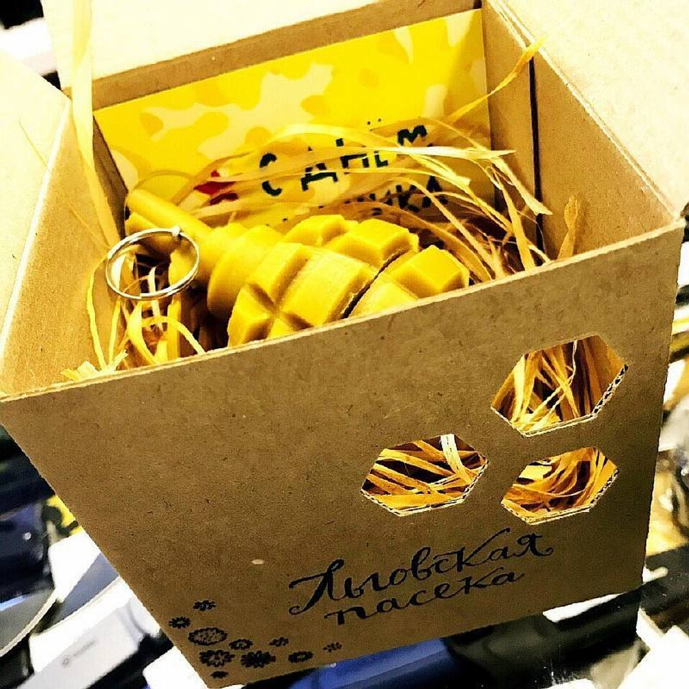 Подарочная лимонка из пчелиного воска