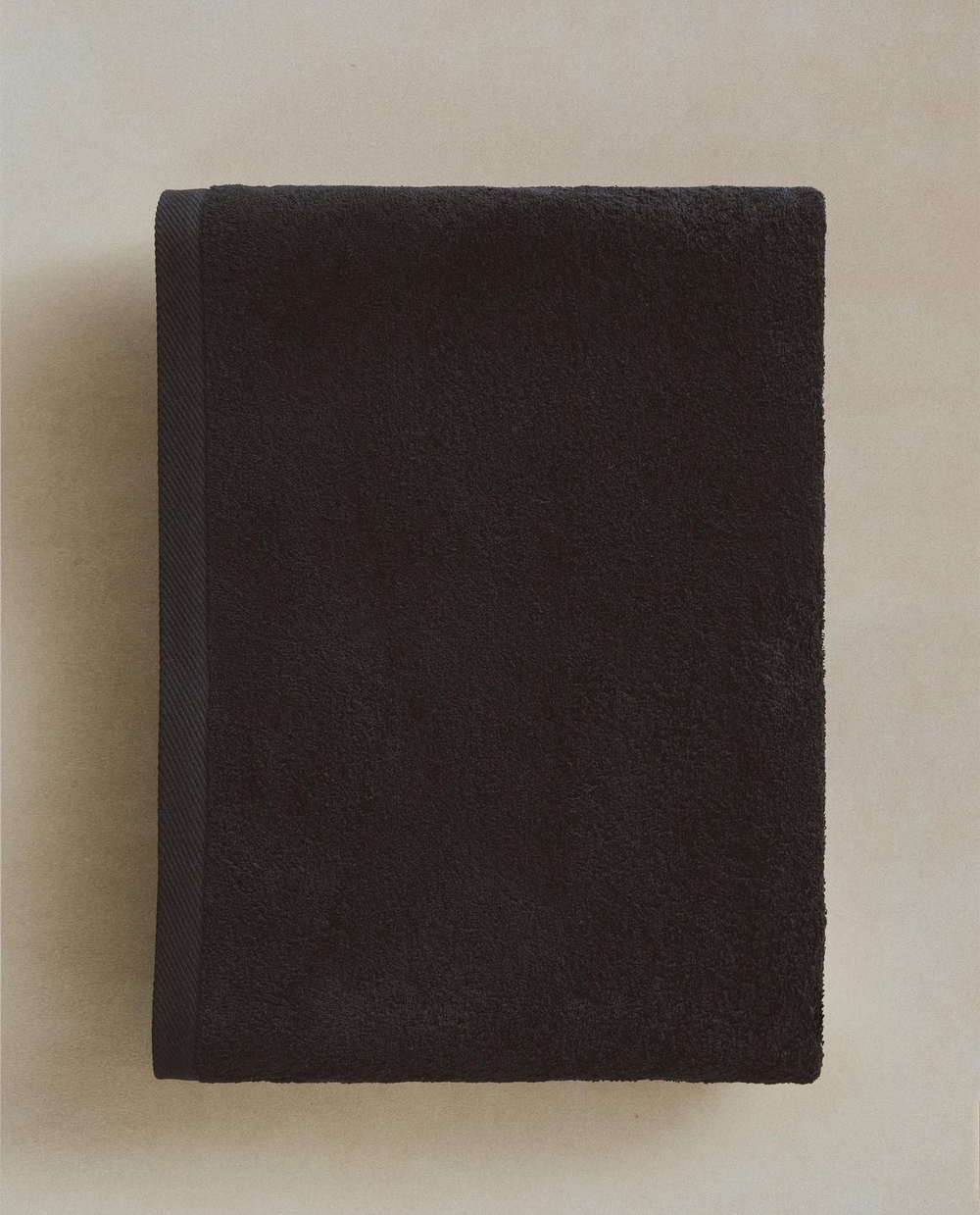 Zara Home - Гладкое махровое хлопковое банное полотенце (500 гхм2), черный, 70х140 см