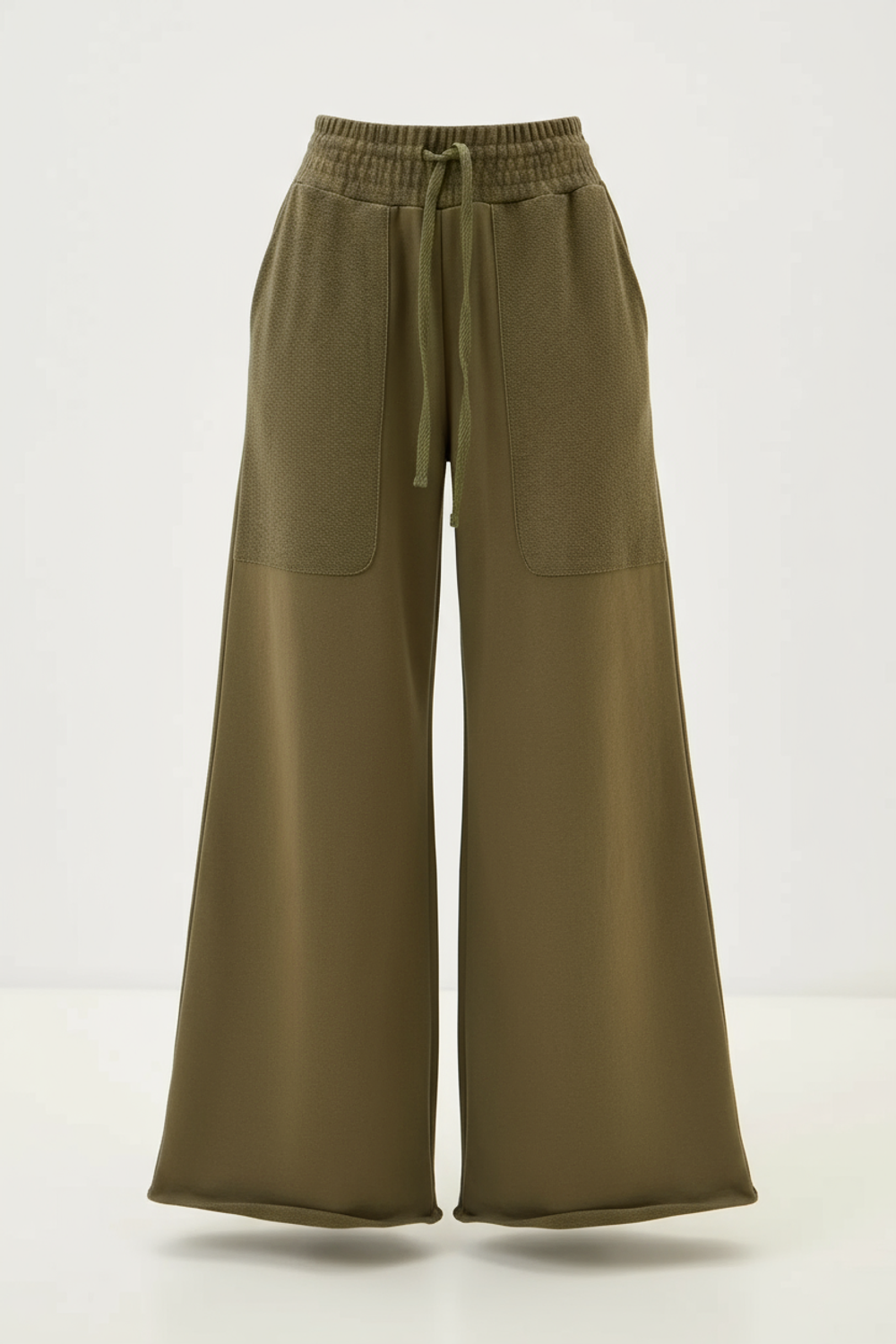 Широкие брюки с накладными карманами