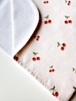 Непромокаемая пеленка "Вишенки"