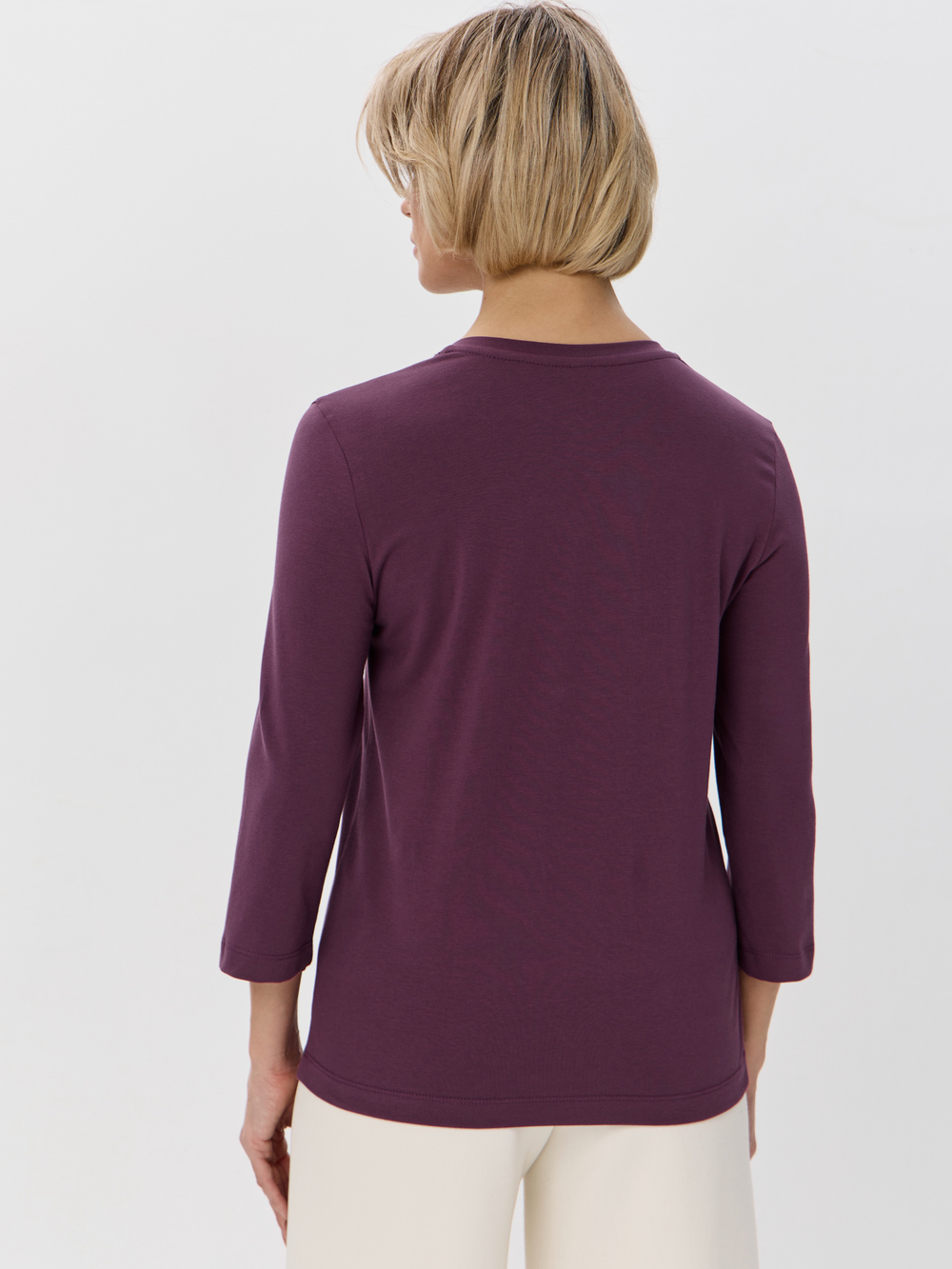 Свободный лонгслив с V-вырезом и рукавом 3/4