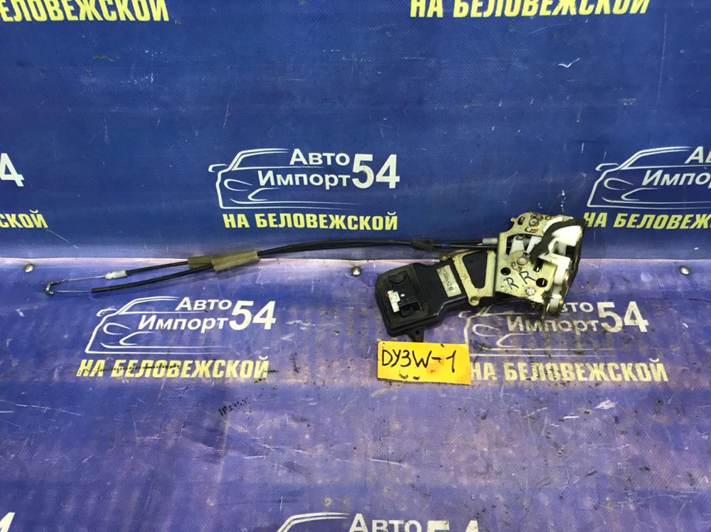 Замок двери задней правой MAZDA DEMIO 2003