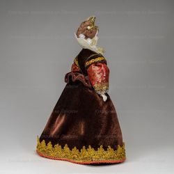 Сувенирная кукла в испанском костюме начала 17 века