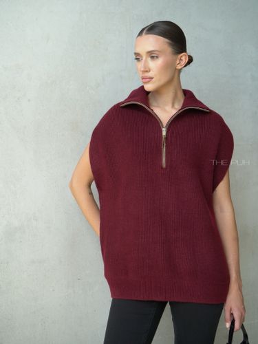 Бордовый вязаный жилет на молнии