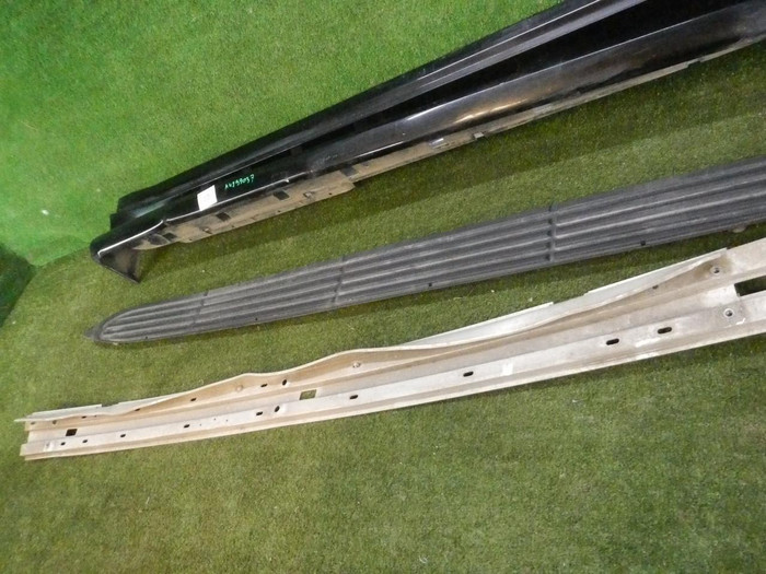 Накладка порога правая Toyota Land Cruiser 300 (2021-н.в.)