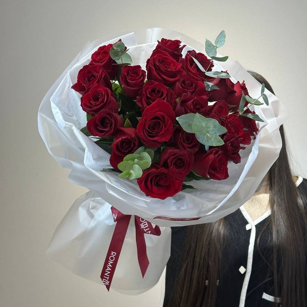 Red roses box