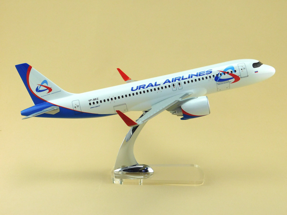 Модель самолета Airbus A320NEO (М1:100, Ural Airlines)