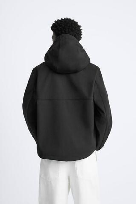 ZARA КУРТКА ИЗ ВЫСОКОТЕХНОЛОГИЧНОЙ ТКАНИ С КАПЮШОНОМ, ЧЕРНЫЙ