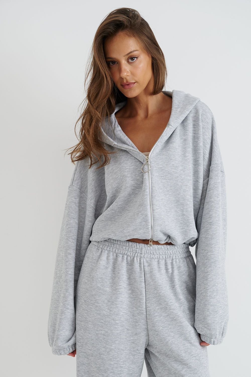 Укороченное худи на молнии цвета серый меланж