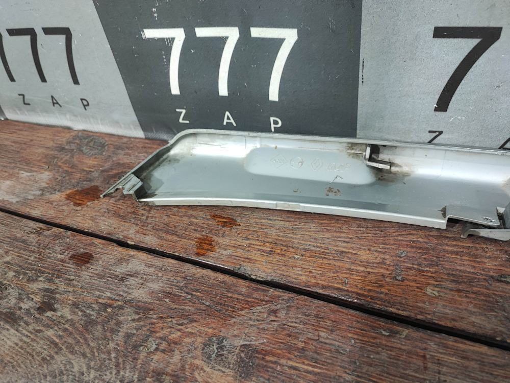 Накладка переднего бампера Renault Sandero 2 Stepway 13-18 Б/У Оригинал 620726167R