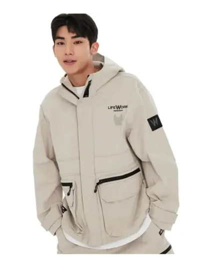 Куртка с капюшоном и карманами