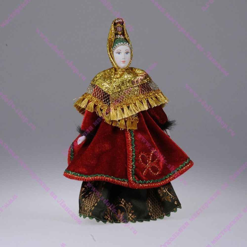 Сувенирная кукла в головном уборе характерном для города Торжка