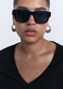 Хлопковая футболка с V-образной горловиной