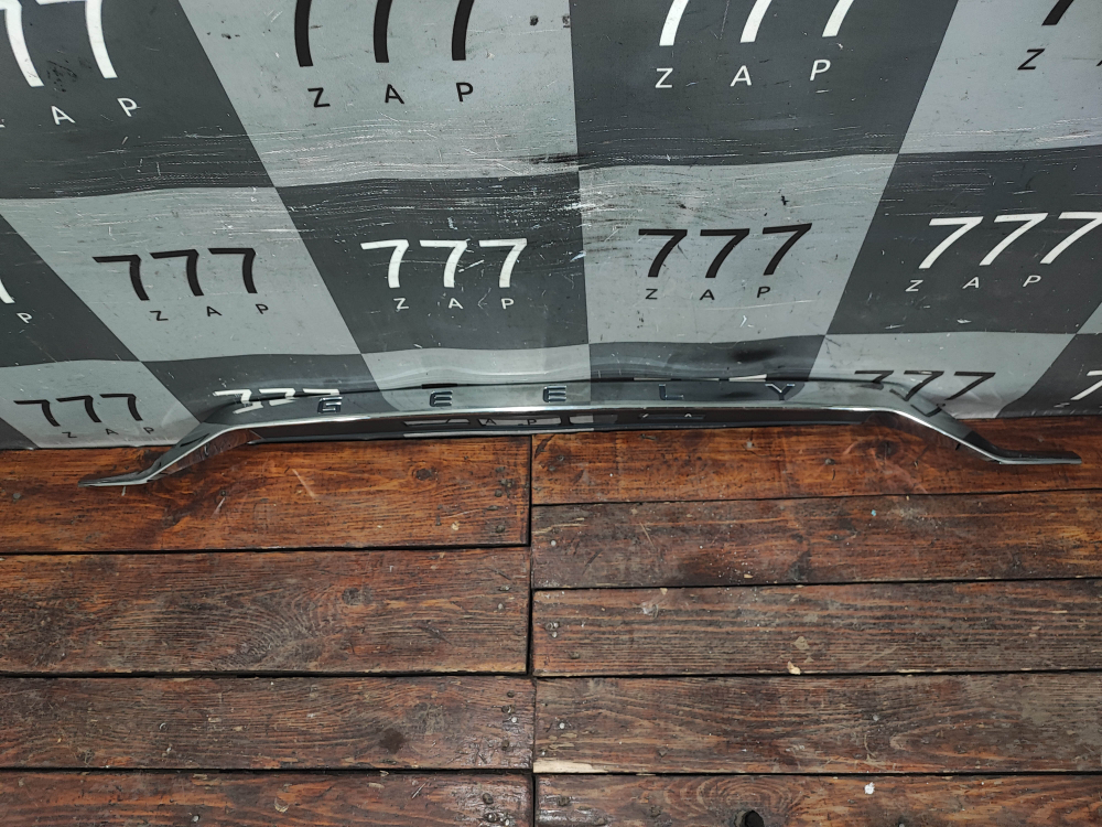 Накладка крышки багажника Geely Tugella 19-нв Б/У Оригинал 5062040200