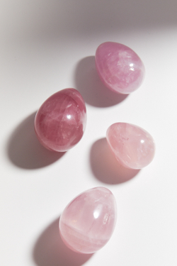 Яйцо из розового кварца S