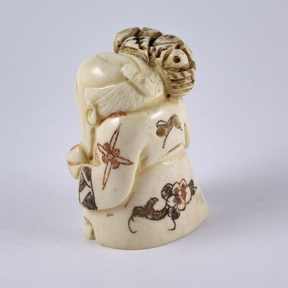 Нэцкэ Монах с персиком и корзиной на плече