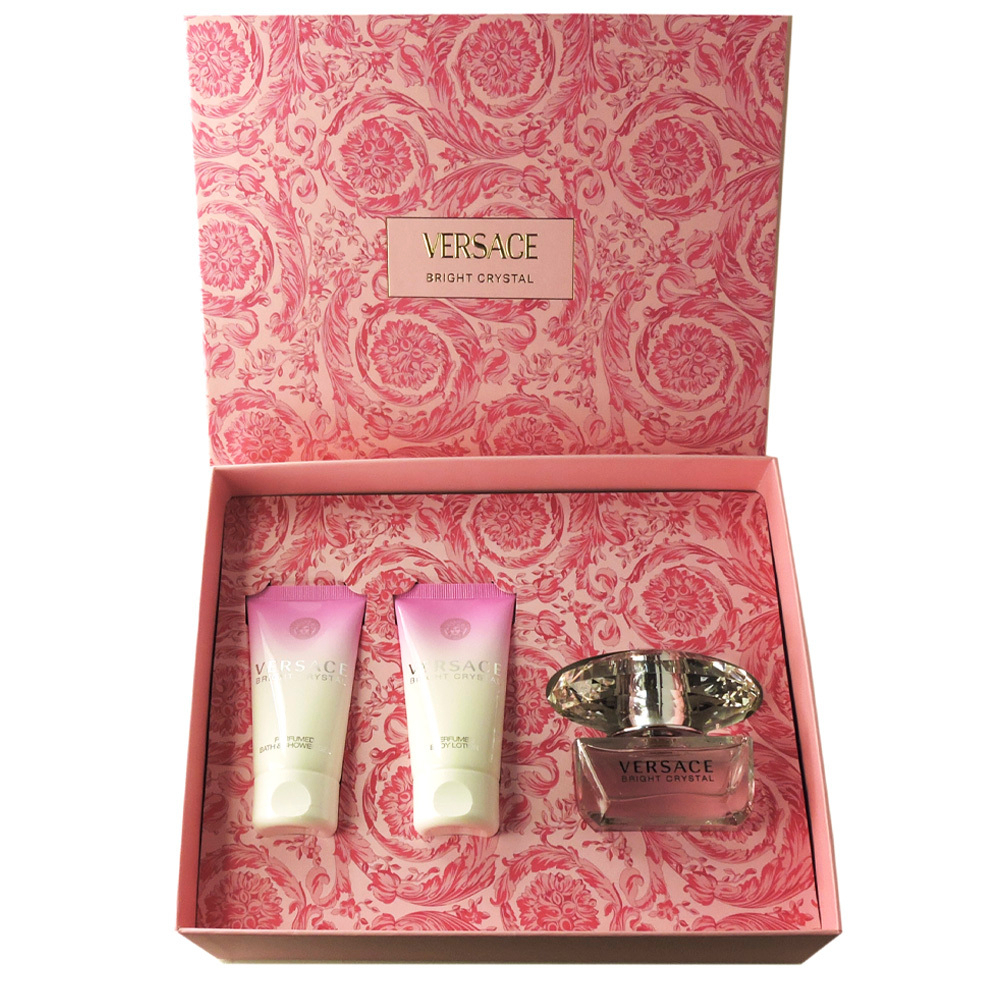 Versace Bright Crystal — парфюмерный набор для женщин с восхитительным цветочным принтом.