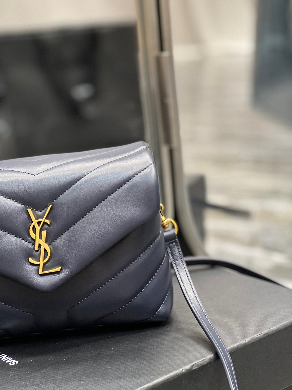Saint Laurent Loulou 20 cm