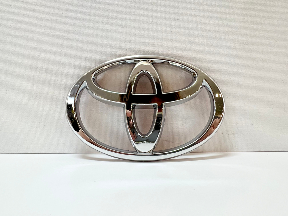 HH-042 / Логотип (шильдик, надпись, эмблема) "Toyota" 11 см для крышки багажника / решетки радиатора / капота (1 шт.)