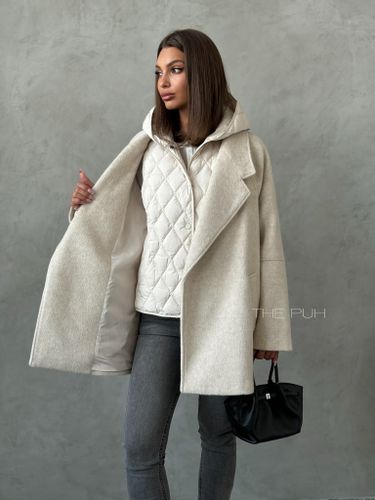 Бежевое шерстяное пальто с утепленным жилетом