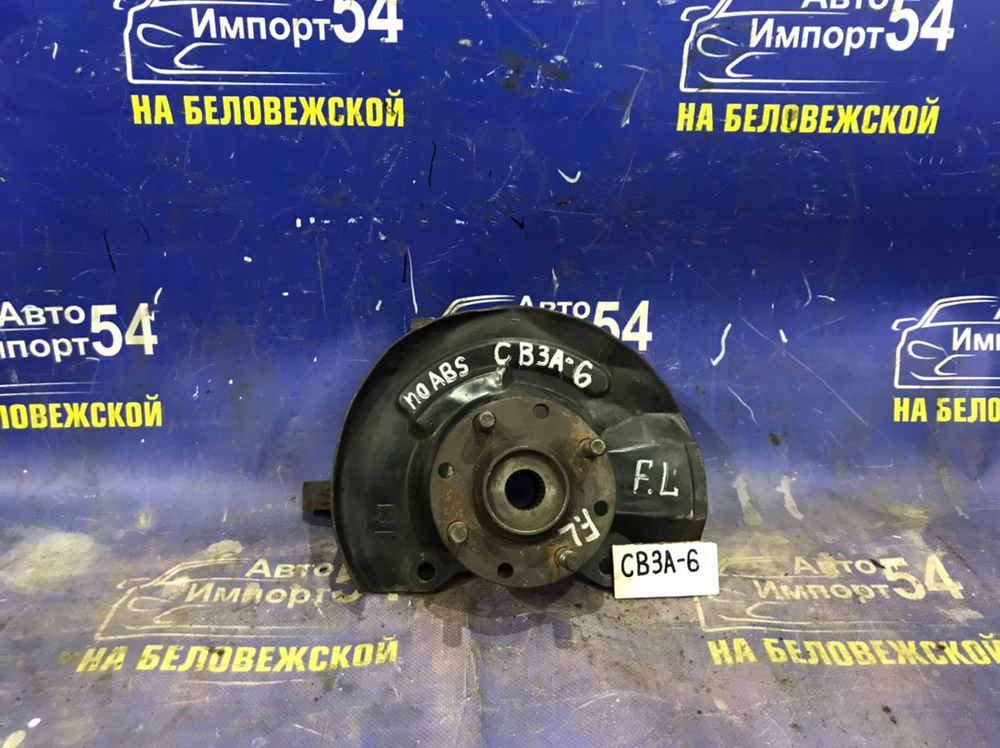 Ступица передняя левая MITSUBISHI LANCER 1993