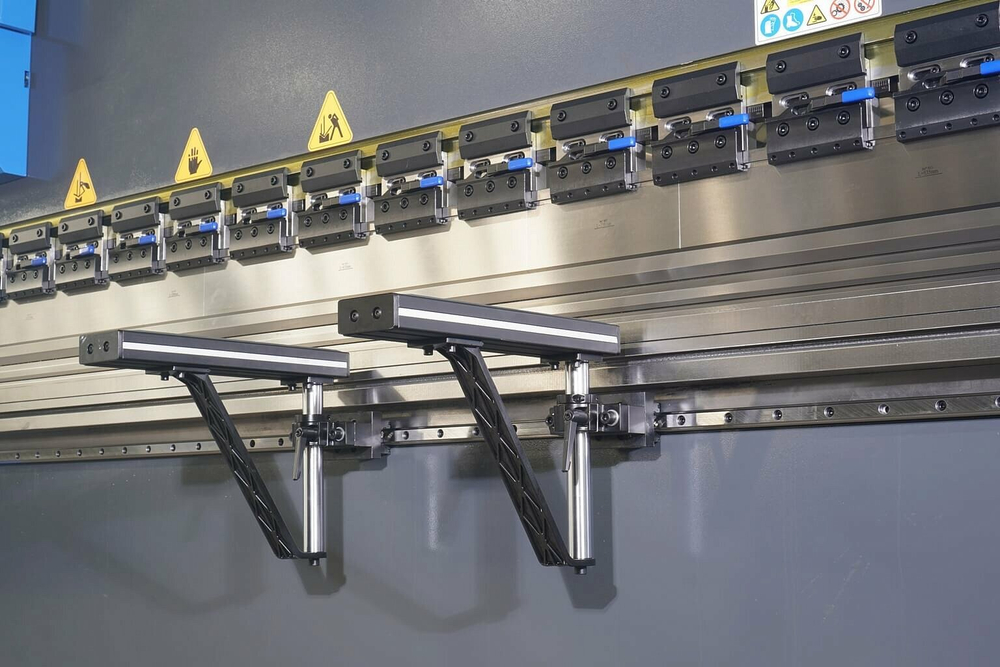 Листогибочный пресс с ЧПУ MetalTec 4+1 ЧПУ МТ-15