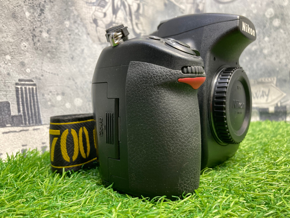 Nikon D700 (303.000 кадров)