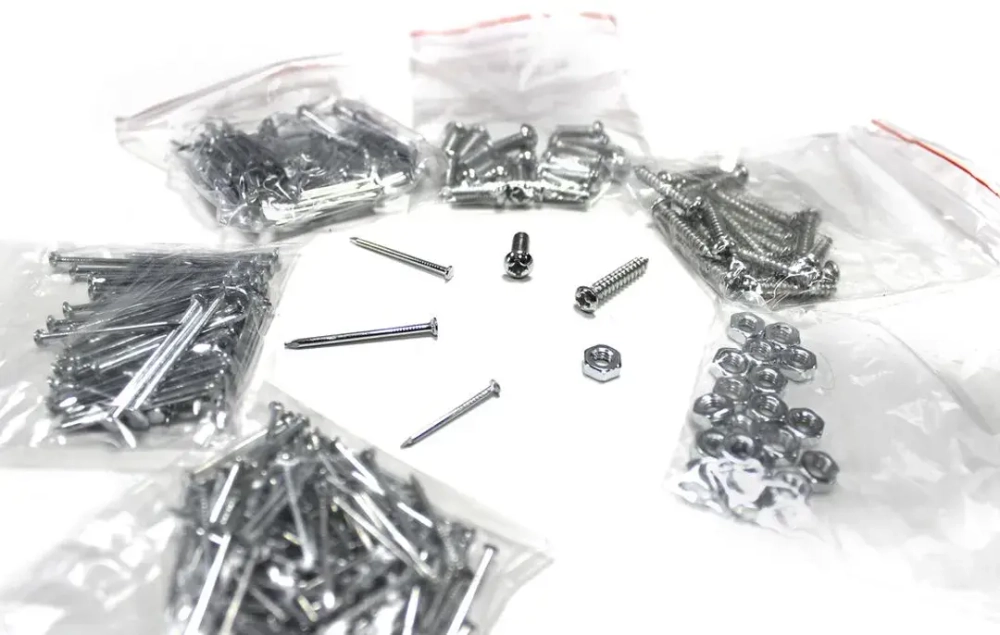 Набор инструментов 600 пр.1/4'' 3/8''(5-19мм, ключи:10-17мм,шарнирно-губцевый инстр.,отвертки,биты,молоток, ключи 6-е Г-обр.-е,расходник) ISMA ISMA-56003