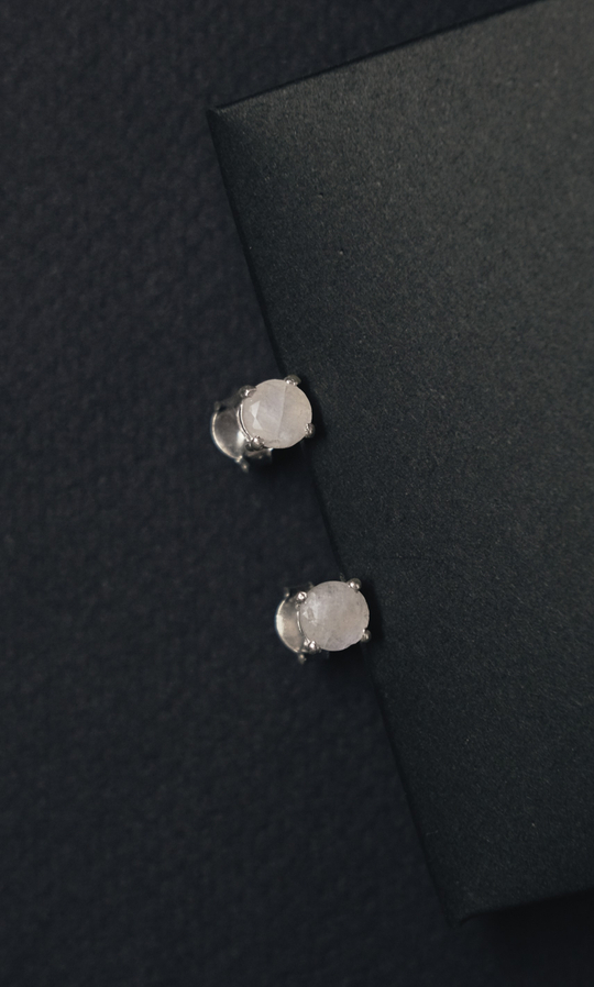 Серьги пуссеты "Memo about Relationship" из лунного камня с серебром 925