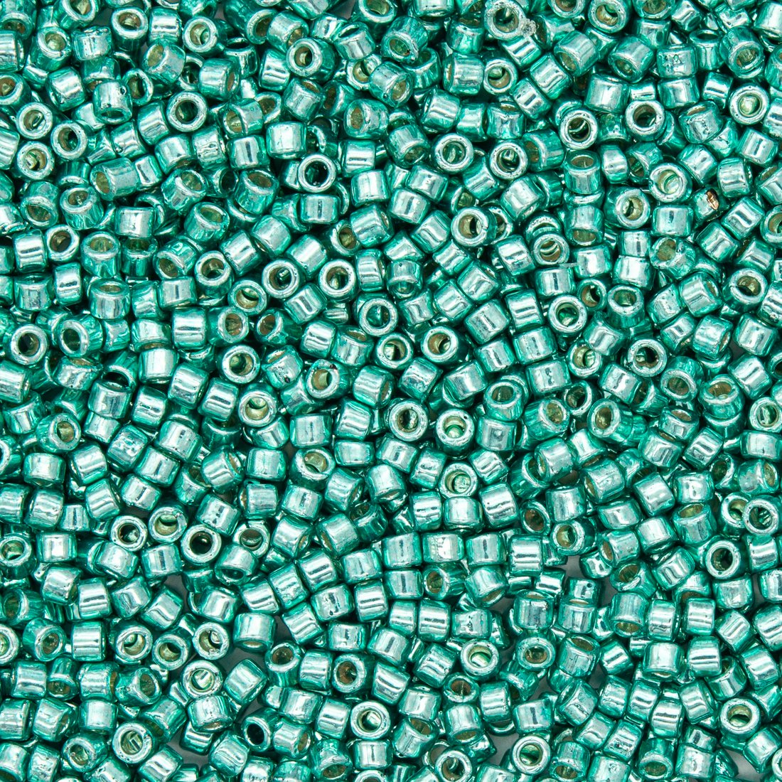 Японский бисер TOHO Treasure (№PF561), непрозрачный глянцевый с металлическим блеском