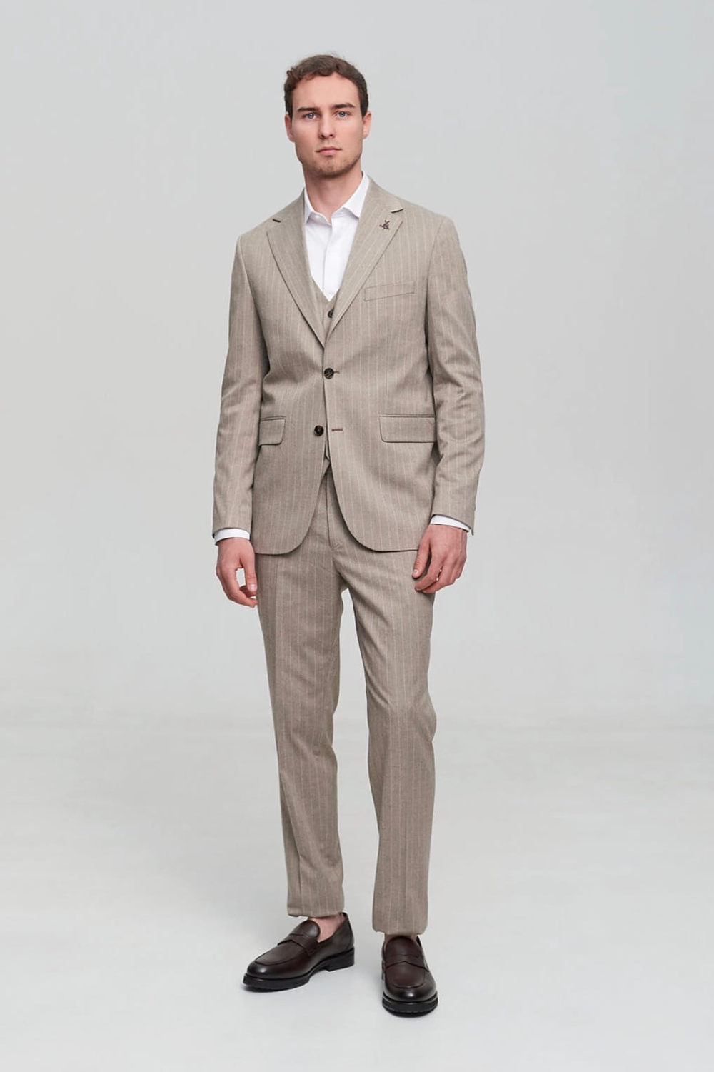 Мужской классический костюм (бежевый) В57