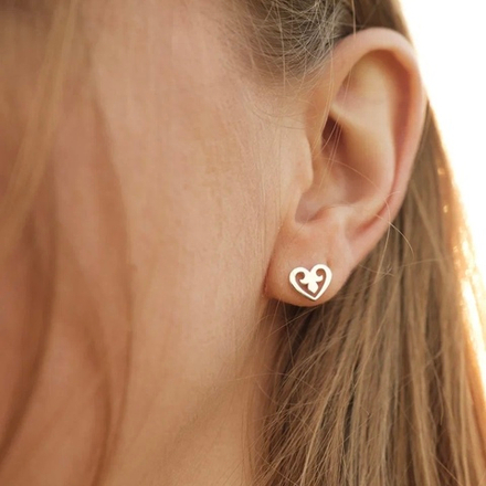 Серьги-гвоздики СЕРДЕЧКО