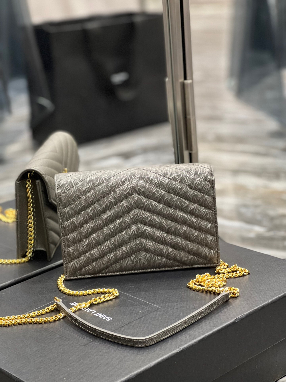 Saint Laurent WOC 19 cm