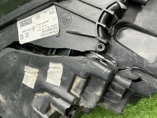 Битая Фара правая Skoda Karoq (2017-2021) LED