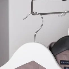 Вешалка для одежды с перекладиной SAVANNA, размер 46-48, дерево, покрытие Soft-touch, цвет белый