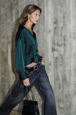 ZARA АТЛАСНАЯ БЛУЗКА С ТОНКИМ ПОЯСОМ, СИНЕ-ЗЕЛЕНЫЙ