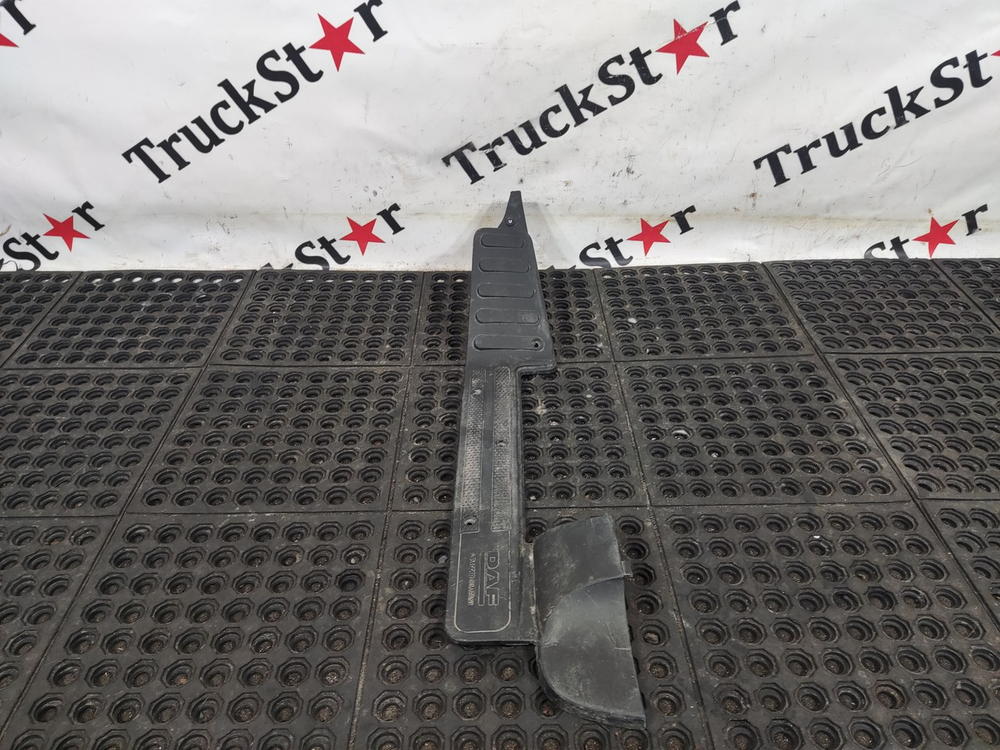 Накладка порога левая